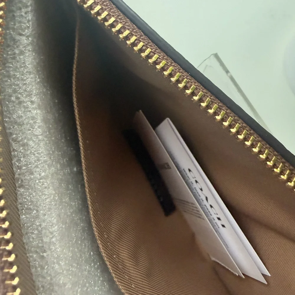 Coach Double zip Wallet in Signature /Wristlet. NWT - Picture 3 of 9